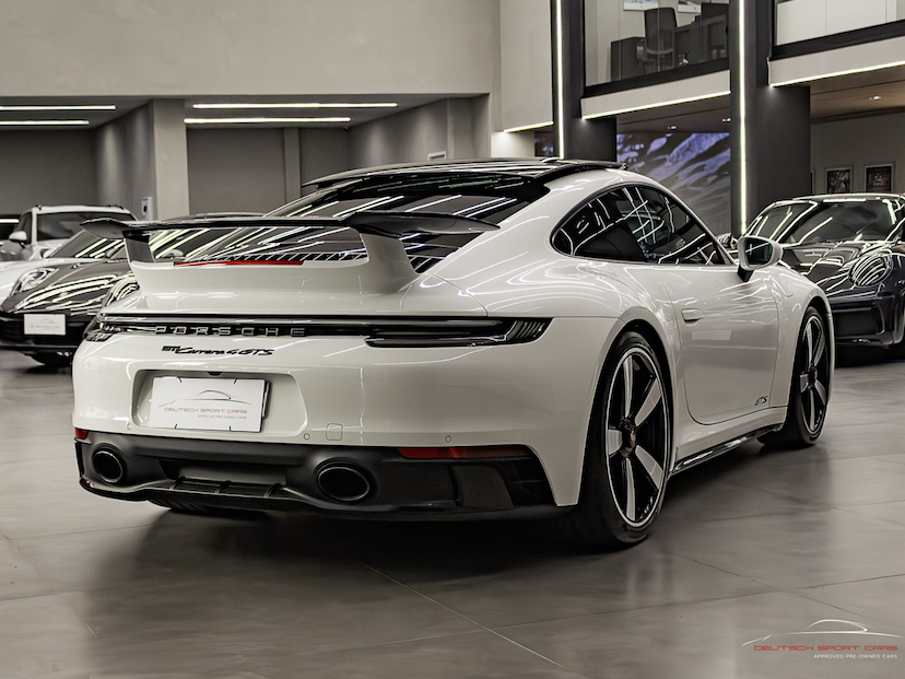Foto do veículo PORSCHE 911 3.0 24V H6 GASOLINA CARRERA 4 GTS PDK 2023 10.000 KM 889.000,00