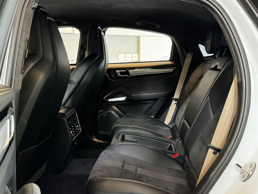 Foto do veículo PORSCHE CAYENNE 4.0 V8 GASOLINA TURBO GT COUPÉ AWD TIPTRONIC S 2023 28.000 KM 758.000,00