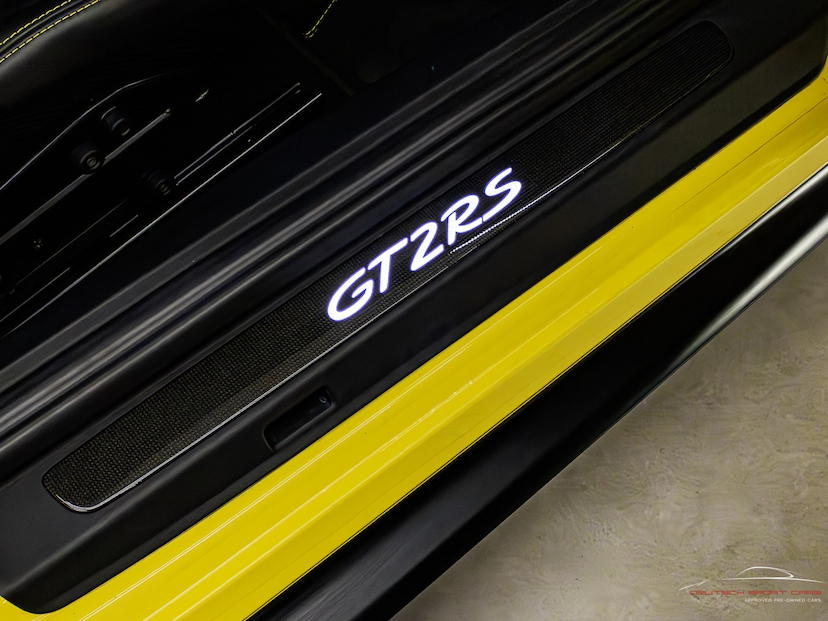Foto do veículo PORSCHE 911 3.8 24V H6 TURBO GASOLINA GT2 RS PDK 2019 4.800 KM 5.500.000,00