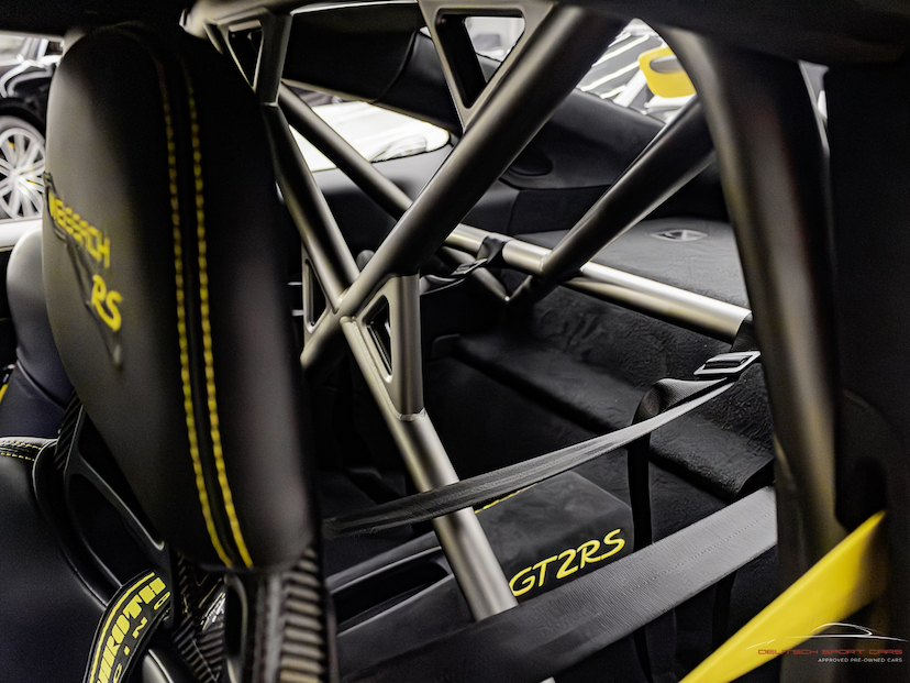 Foto do veículo PORSCHE 911 3.8 24V H6 TURBO GASOLINA GT2 RS PDK 2019 4.800 KM 5.500.000,00