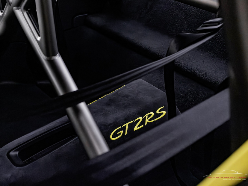 Foto do veículo PORSCHE 911 3.8 24V H6 TURBO GASOLINA GT2 RS PDK 2019 4.800 KM 5.500.000,00