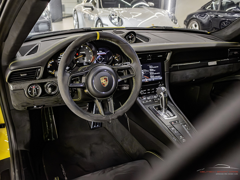 Foto do veículo PORSCHE 911 3.8 24V H6 TURBO GASOLINA GT2 RS PDK 2019 4.800 KM 5.500.000,00