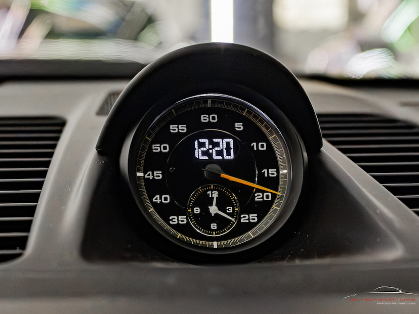 Foto do veículo PORSCHE 911 3.8 24V H6 TURBO GASOLINA GT2 RS PDK 2019 4.800 KM 5.500.000,00