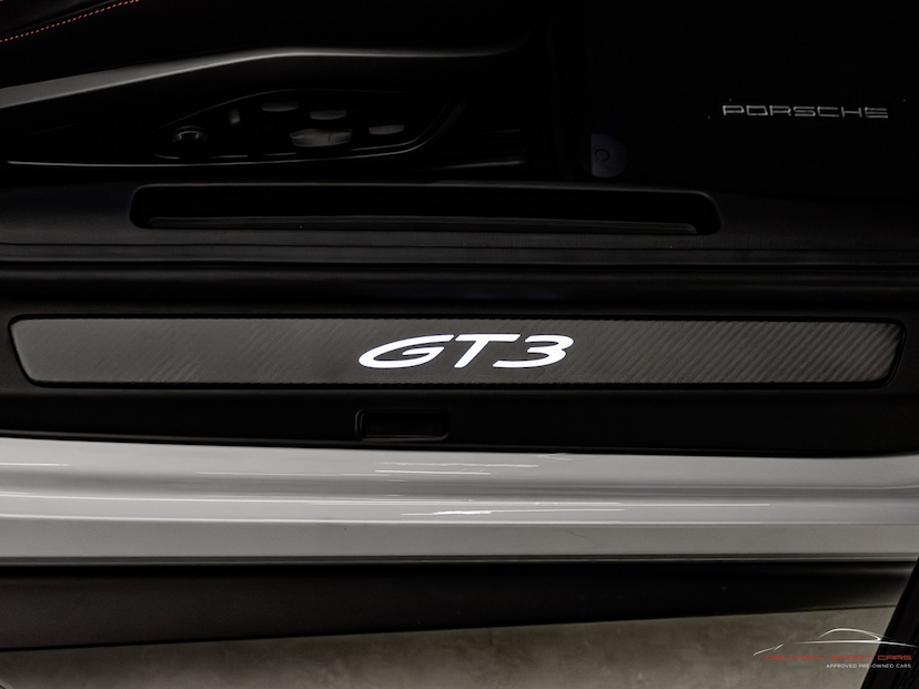 Foto do veículo PORSCHE 911 4.0 24V H6 GASOLINA GT3 TOURING MANUAL 2026 1.100 KM 2.250.000,00