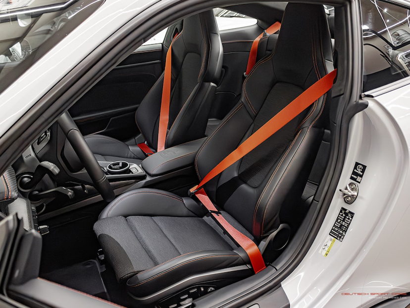 Foto do veículo PORSCHE 911 4.0 24V H6 GASOLINA GT3 TOURING MANUAL 2026 1.100 KM 2.250.000,00