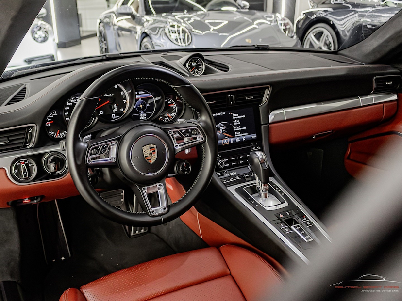 Foto do veículo PORSCHE 911 3.8 24V H6 GASOLINA TURBO PDK 2017 0 KM 920.000,00
