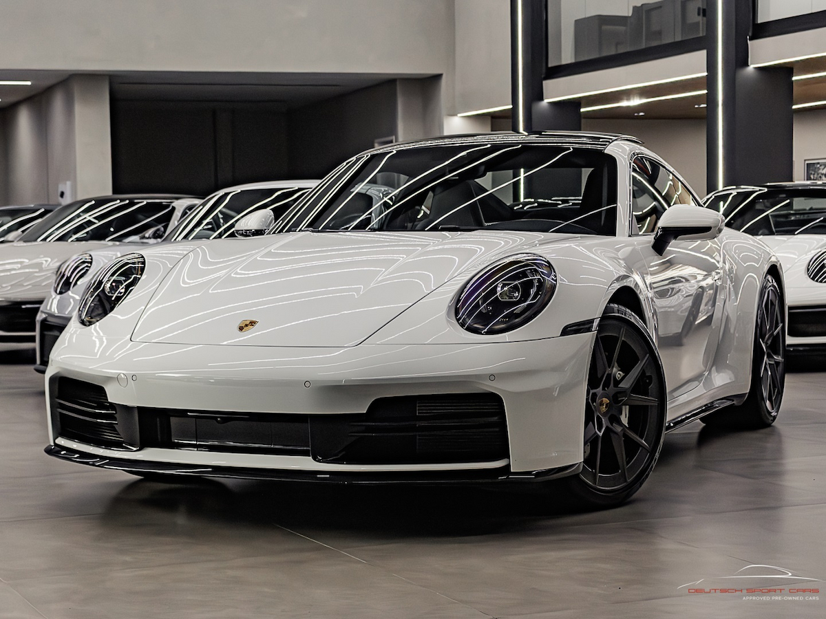 Foto do veículo PORSCHE 911 3.0 24V H6 GASOLINA CARRERA PDK 2025/2025 9.800 KM R$ 1.030.000,00