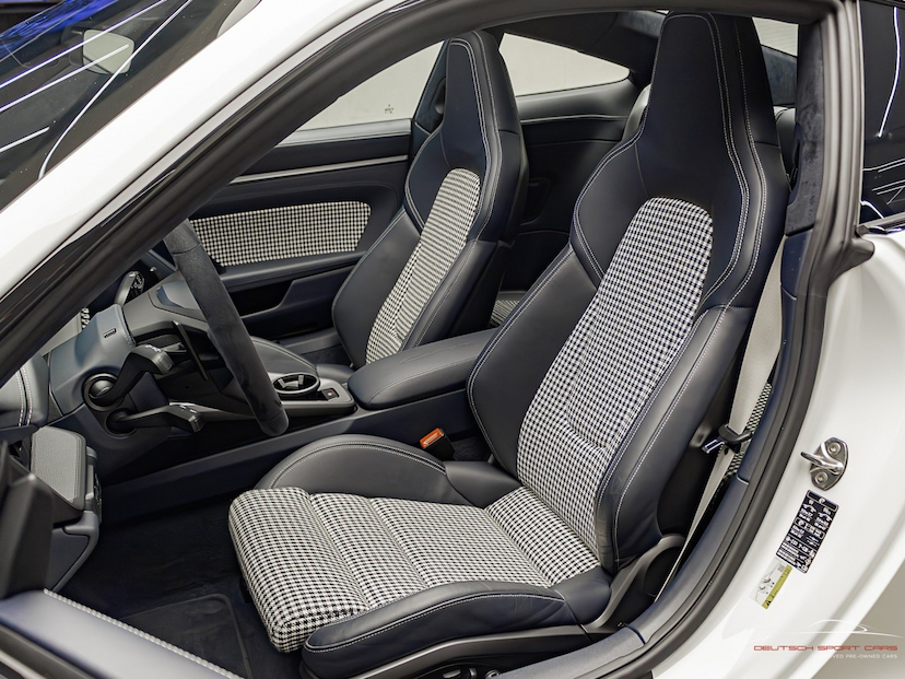 Foto do veículo PORSCHE 911 3.0 24V H6 GASOLINA CARRERA PDK 2025 9.800 KM 1.030.000,00
