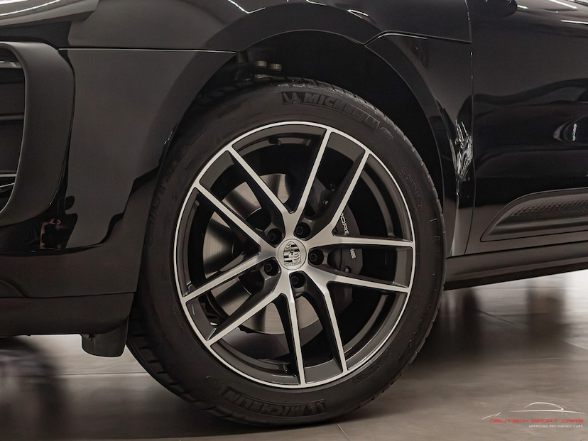 Foto do veículo PORSCHE MACAN 2.0 TURBO GASOLINA PDK 2025 6.000 KM R$ 469.000,00