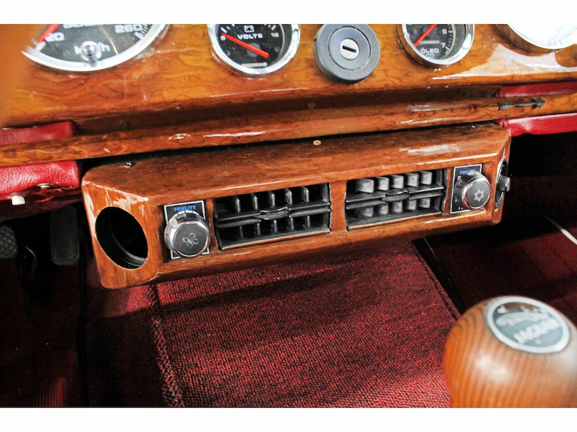 Foto do veículo AMERICAR CLASSIC XK120 4.1 I6 GASOLINA 2P MANUAL RÉPLICA 2013 7.200 KM 239.800,00