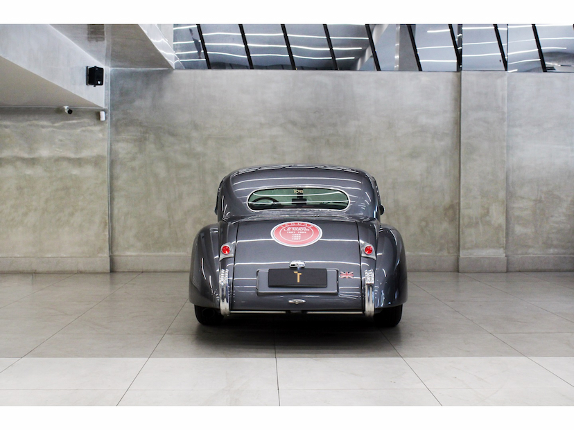 Foto do veículo AMERICAR CLASSIC XK120 4.1 I6 GASOLINA 2P MANUAL RÉPLICA 2013 7.200 KM 239.800,00