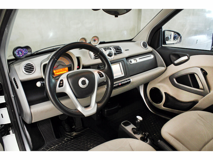 Foto do veículo SMART FORTWO 1.0 COUPE 3 CILINDROS TURBO GASOLINA 2P AUTOMÁTICO 2013 111.000 KM 56.800,00