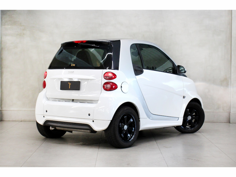 Foto do veículo SMART FORTWO 1.0 COUPE 3 CILINDROS TURBO GASOLINA 2P AUTOMÁTICO 2013 111.000 KM 56.800,00