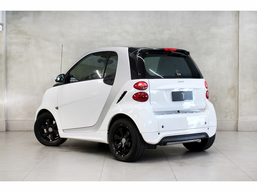 Foto do veículo SMART FORTWO 1.0 COUPE 3 CILINDROS TURBO GASOLINA 2P AUTOMÁTICO 2013 111.000 KM 56.800,00