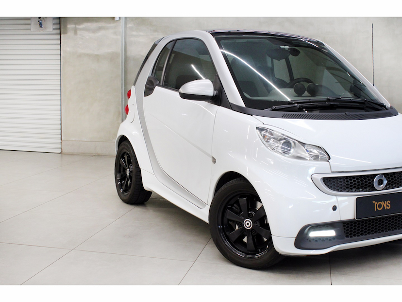 Foto do veículo SMART FORTWO 1.0 COUPE 3 CILINDROS TURBO GASOLINA 2P AUTOMÁTICO 2013 111.000 KM 56.800,00