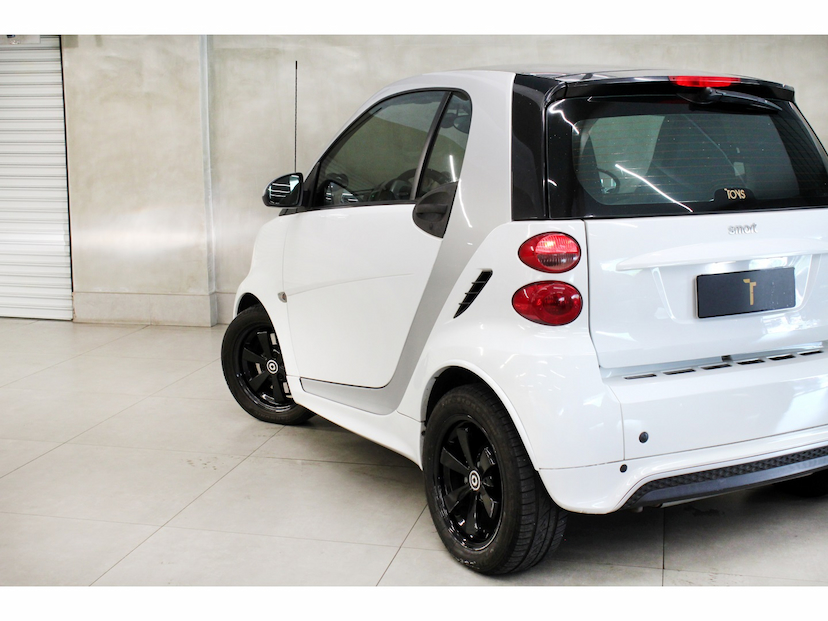 Foto do veículo SMART FORTWO 1.0 COUPE 3 CILINDROS TURBO GASOLINA 2P AUTOMÁTICO 2013 111.000 KM 56.800,00