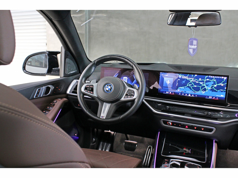 Foto do veículo BMW X5 3.0 I6 TURBO HÍBRIDO XDRIVE50E M SPORT AUTOMÁTICO 2024 43.000 KM 589.800,00