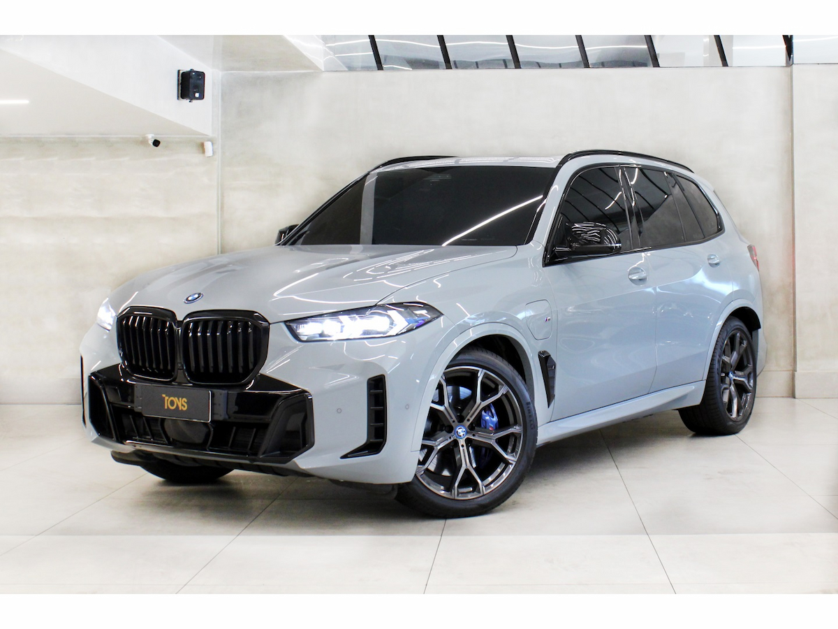 Foto do veículo BMW X5 3.0 I6 TURBO HÍBRIDO XDRIVE50E M SPORT AUTOMÁTICO 2024/2024 43.000 KM R$ 589.800,00