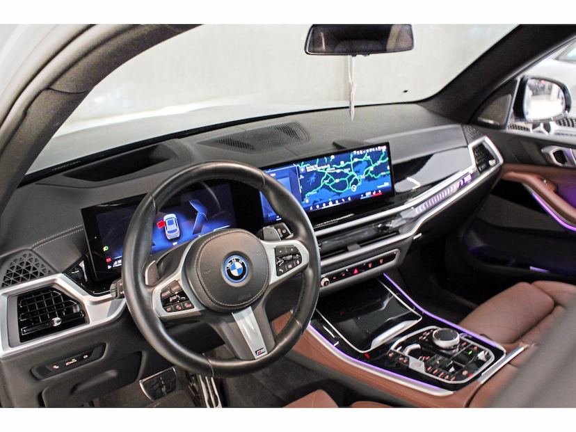 Foto do veículo BMW X5 3.0 I6 TURBO HÍBRIDO XDRIVE50E M SPORT AUTOMÁTICO 2024 43.000 KM 589.800,00