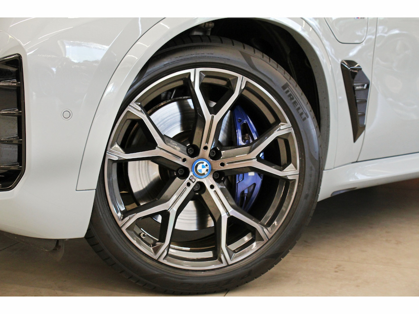 Foto do veículo BMW X5 3.0 I6 TURBO HÍBRIDO XDRIVE50E M SPORT AUTOMÁTICO 2024 43.000 KM 589.800,00
