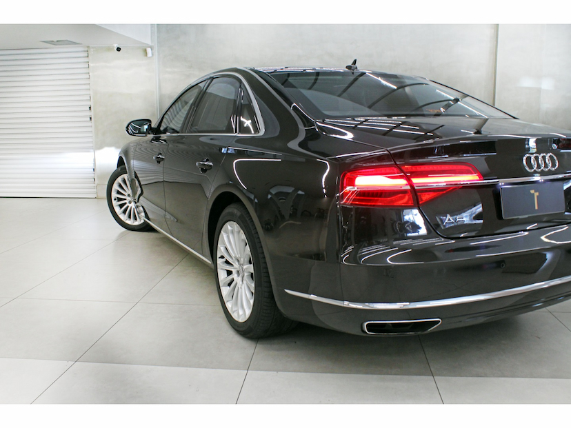 Foto do veículo AUDI A8 4.0 TFSI V8 32V GASOLINA 4P TIPTRONIC 2016 58.500 KM 268.800,00