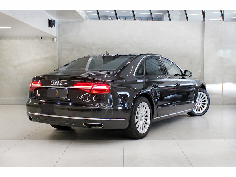 Foto do veículo AUDI A8 4.0 TFSI V8 32V GASOLINA 4P TIPTRONIC 2016 58.500 KM 268.800,00