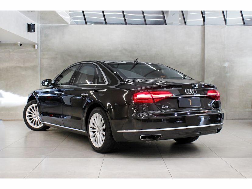 Foto do veículo AUDI A8 4.0 TFSI V8 32V GASOLINA 4P TIPTRONIC 2016 58.500 KM 268.800,00