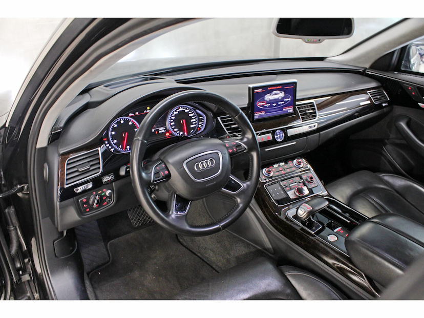 Foto do veículo AUDI A8 4.0 TFSI V8 32V GASOLINA 4P TIPTRONIC 2016 58.500 KM 268.800,00