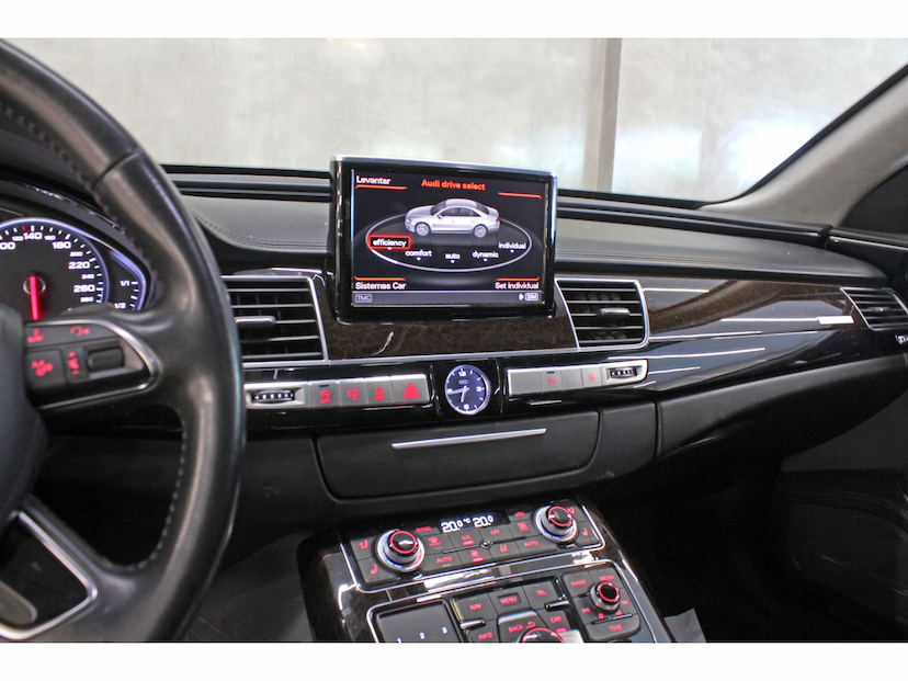 Foto do veículo AUDI A8 4.0 TFSI V8 32V GASOLINA 4P TIPTRONIC 2016 58.500 KM 268.800,00