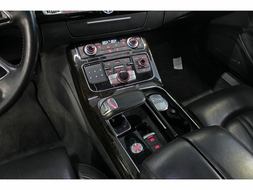 Foto do veículo AUDI A8 4.0 TFSI V8 32V GASOLINA 4P TIPTRONIC 2016 58.500 KM 268.800,00
