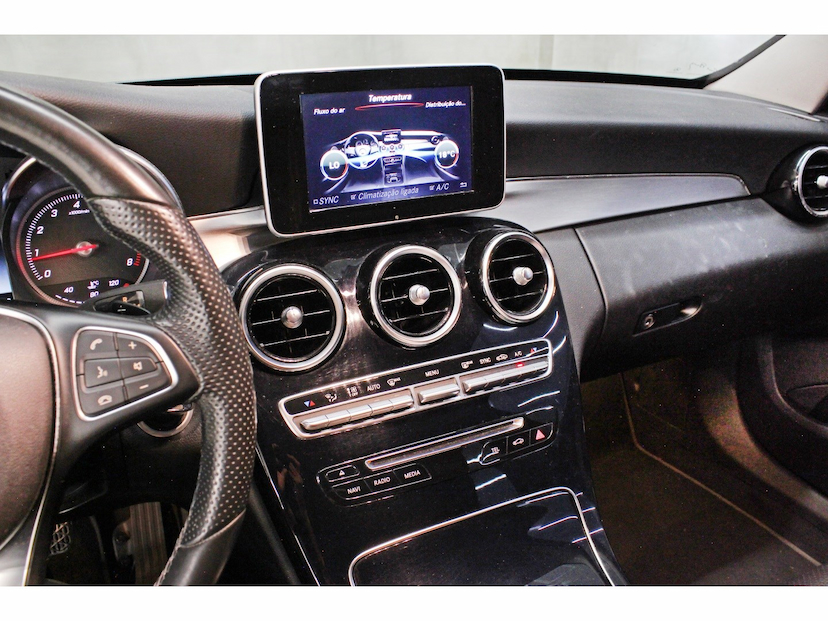 Foto do veículo MERCEDES-BENZ C 180 1.6 CGI 16V TURBO GASOLINA 4P AUTOMÁTICO 2015 63.900 KM 108.800,00