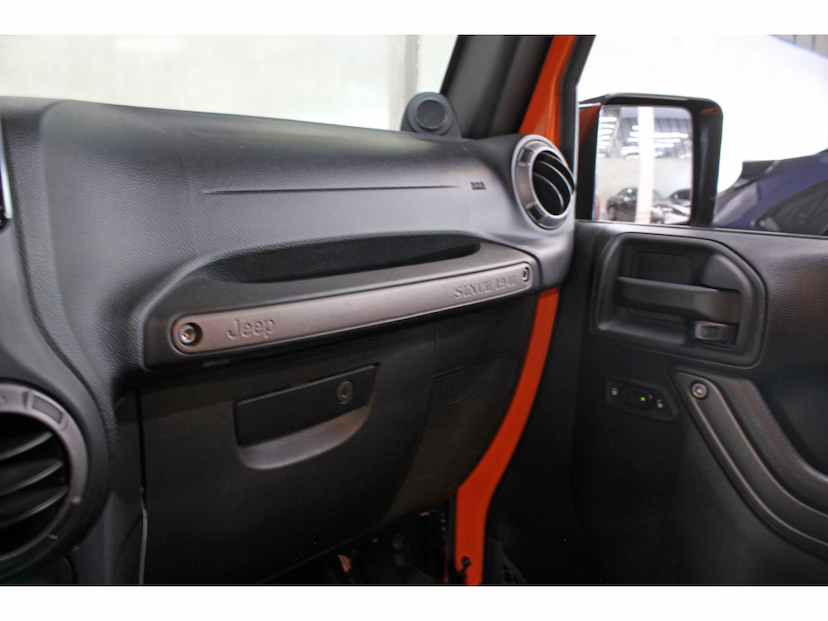 Foto do veículo JEEP WRANGLER 3.6 SPORT 4X4 V6 24V GASOLINA 2P AUTOMÁTICO 2012 31.300 KM 209.800,00