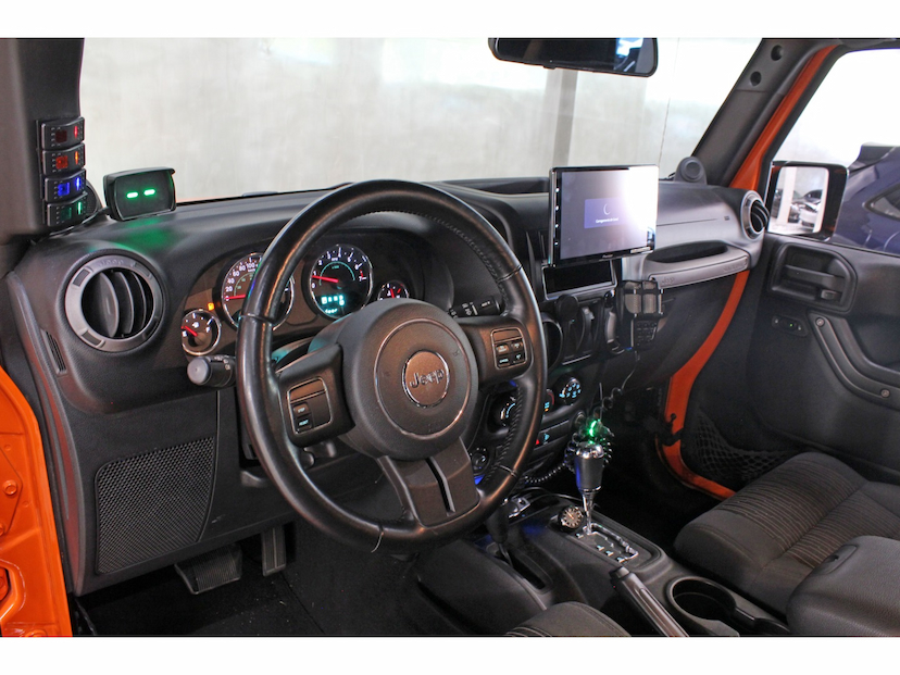 Foto do veículo JEEP WRANGLER 3.6 SPORT 4X4 V6 24V GASOLINA 2P AUTOMÁTICO 2012 31.300 KM 209.800,00