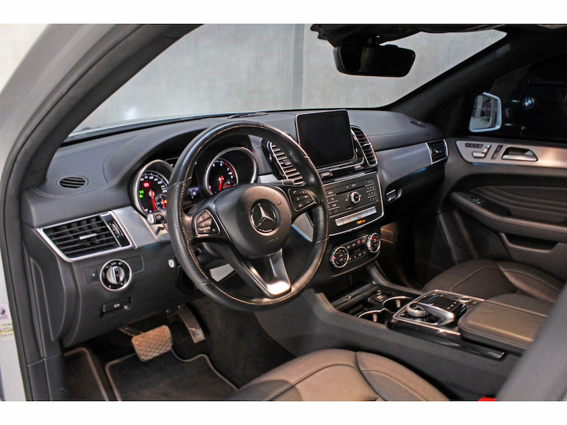 Foto do veículo MERCEDES-BENZ GLE 400 3.0 V6 GASOLINA HIGHWAY COUPÉ 4MATIC 9G-TRONIC 2017 60.600 KM 275.800,00
