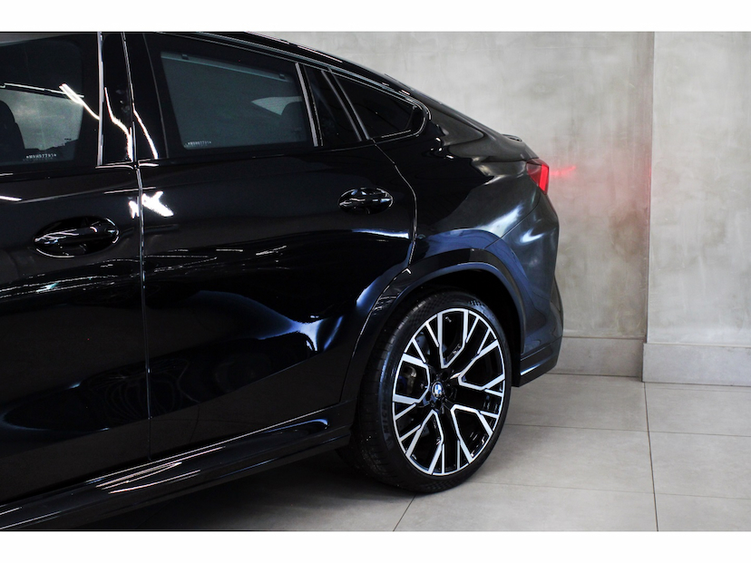Foto do veículo BMW X6 4.4 M 4X4 COUPÉ V8 32V BI-TURBO GASOLINA 4P AUTOMÁTICO 2021 24.400 KM 638.800,00
