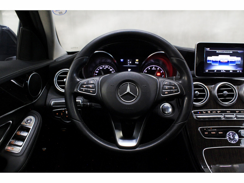 Foto do veículo MERCEDES-BENZ C 180 1.6 CGI EXCLUSIVE 16V TURBO GASOLINA 4P AUTOMÁTICO 2017 98.000 KM 98.800,00