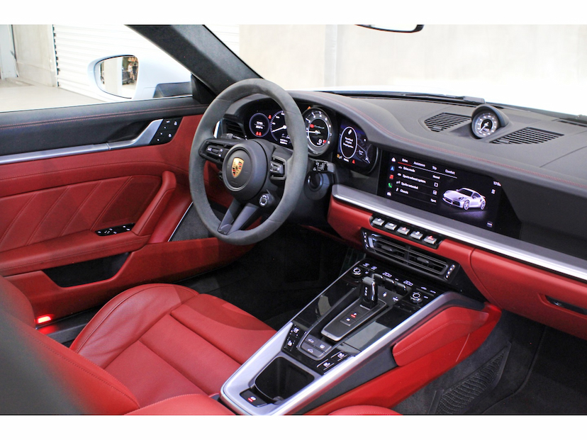 Foto do veículo PORSCHE 911 3.8 24V H6 GASOLINA TURBO S PDK 2024 3.400 KM 1.738.800,00