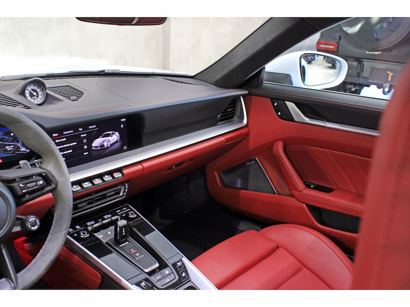 Foto do veículo PORSCHE 911 3.8 24V H6 GASOLINA TURBO S PDK 2024 3.400 KM 1.738.800,00
