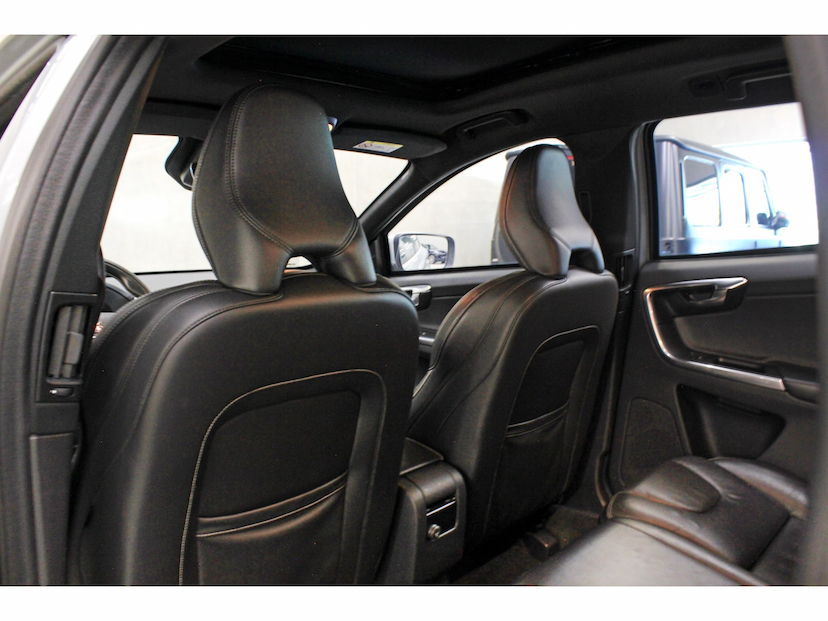 Foto do veículo VOLVO XC60 2.0 T5 RD TURBO GASOLINA 4P AUTOMÁTICO 2015 80.000 KM 87.800,00