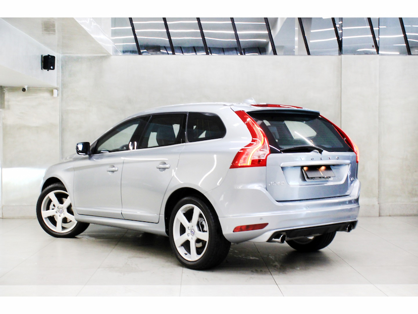 Foto do veículo VOLVO XC60 2.0 T5 RD TURBO GASOLINA 4P AUTOMÁTICO 2015 80.000 KM 87.800,00