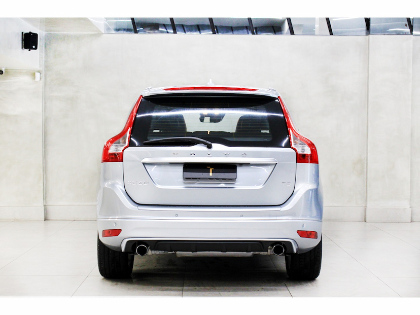 Foto do veículo VOLVO XC60 2.0 T5 RD TURBO GASOLINA 4P AUTOMÁTICO 2015 80.000 KM 87.800,00