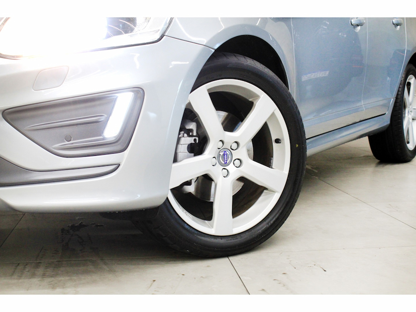 Foto do veículo VOLVO XC60 2.0 T5 RD TURBO GASOLINA 4P AUTOMÁTICO 2015 80.000 KM 87.800,00