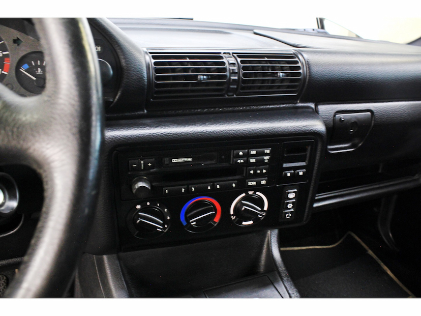 Foto do veículo BMW 318TI 1.9 COMPACT TOP 16V GASOLINA 2P MANUAL 1997 83.500 KM 62.800,00