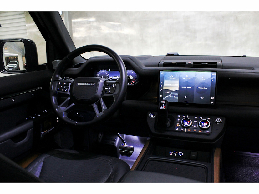 Foto do veículo LAND ROVER DEFENDER 3.0 D300 TURBO DIESEL MHEV 130 X AWD AUTOMÁTICO 2023 22.600 KM 698.800,00