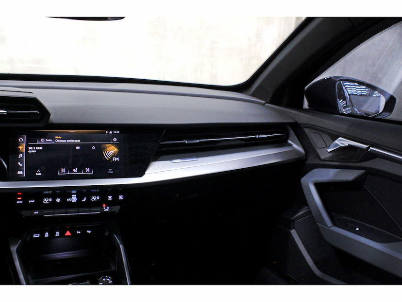 Foto do veículo AUDI A3 2.0 40 TFSI MHEV SEDAN PERFORMANCE BLACK S-TRONIC 2023 28.300 KM 268.800,00