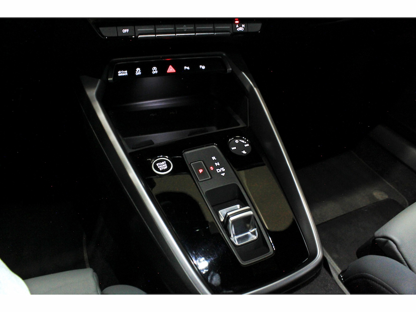 Foto do veículo AUDI A3 2.0 40 TFSI MHEV SEDAN PERFORMANCE BLACK S-TRONIC 2023 28.300 KM 268.800,00