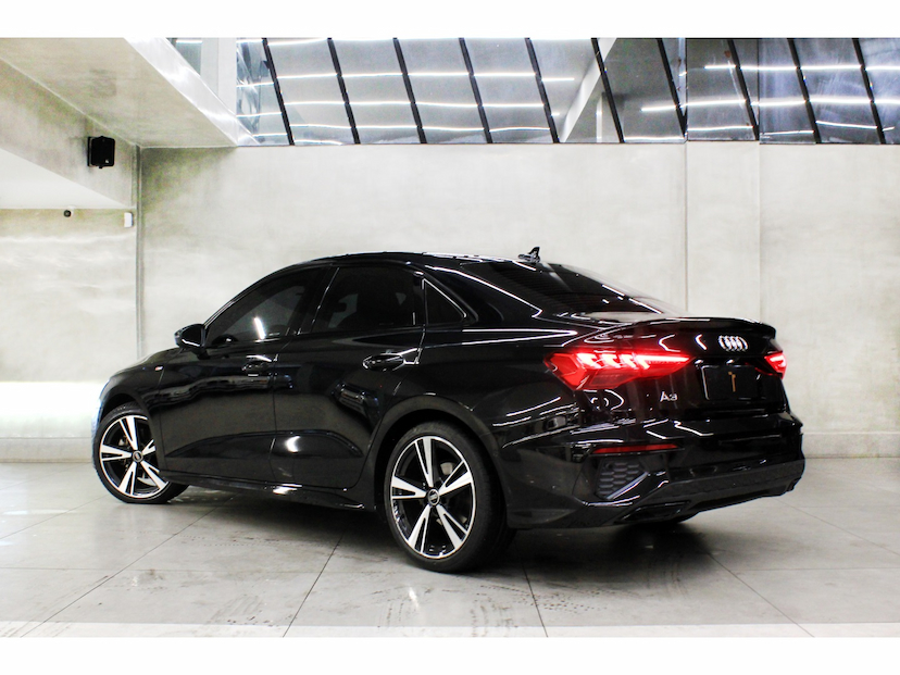 Foto do veículo AUDI A3 2.0 40 TFSI MHEV SEDAN PERFORMANCE BLACK S-TRONIC 2023 28.300 KM 268.800,00
