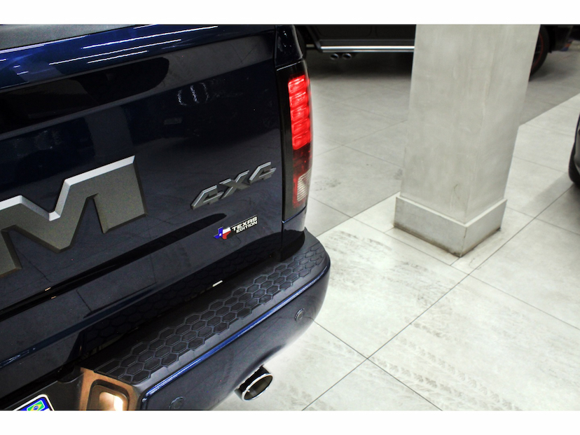 Foto do veículo RAM CLASSIC 5.7 V8 GASOLINA LARAMIE CD 4X4 AUTOMÁTICO 2023 10.574 KM 299.800,00