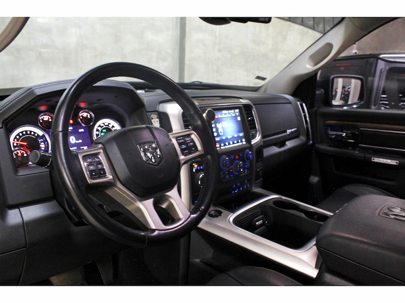 Foto do veículo RAM CLASSIC 5.7 V8 GASOLINA LARAMIE CD 4X4 AUTOMÁTICO 2023 10.574 KM 299.800,00