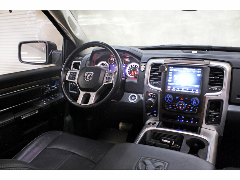 Foto do veículo RAM CLASSIC 5.7 V8 GASOLINA LARAMIE CD 4X4 AUTOMÁTICO 2023 10.574 KM 299.800,00
